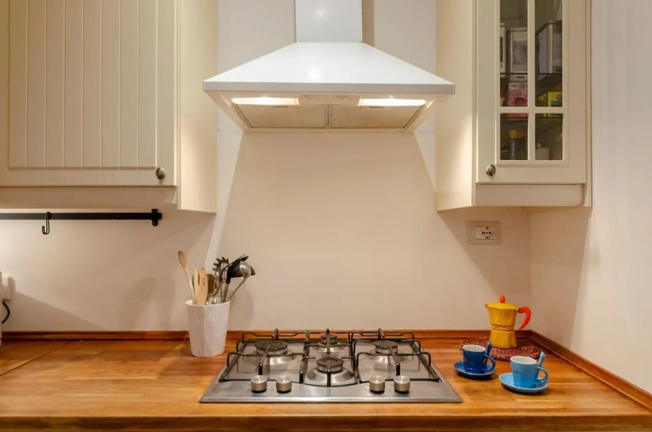 Joivy Colorful Apt For 6, 5 Mins From Piazza Corvetto Apartment Genoa 0*,