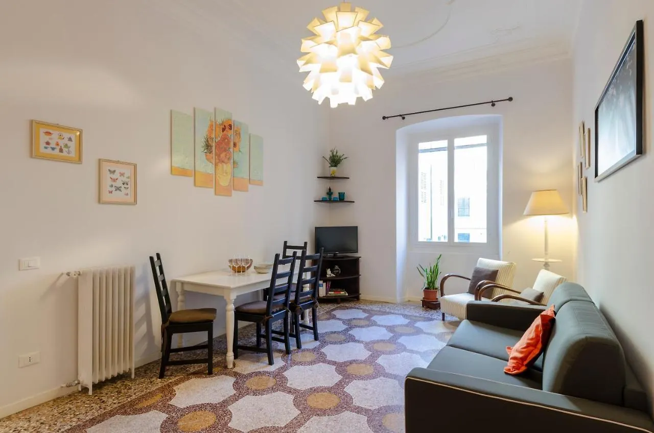Joivy Colorful Apt For 6, 5 Mins From Piazza Corvetto Apartment Genoa