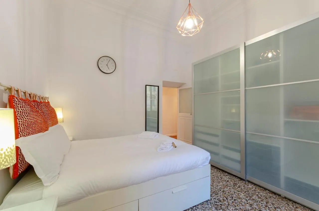 Joivy Colorful Apt For 6, 5 Mins From Piazza Corvetto Apartment Genoa