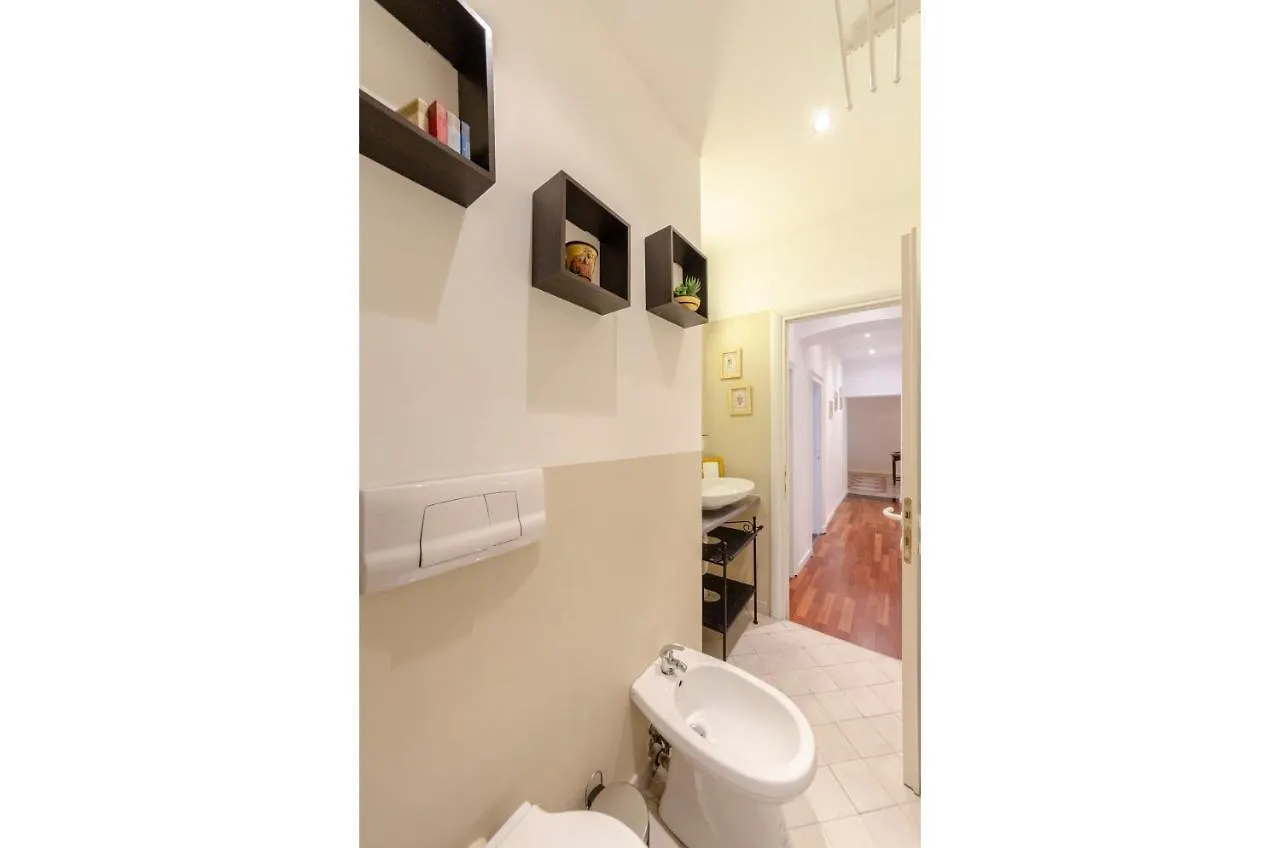 Joivy Colorful Apt For 6, 5 Mins From Piazza Corvetto Apartment Genoa