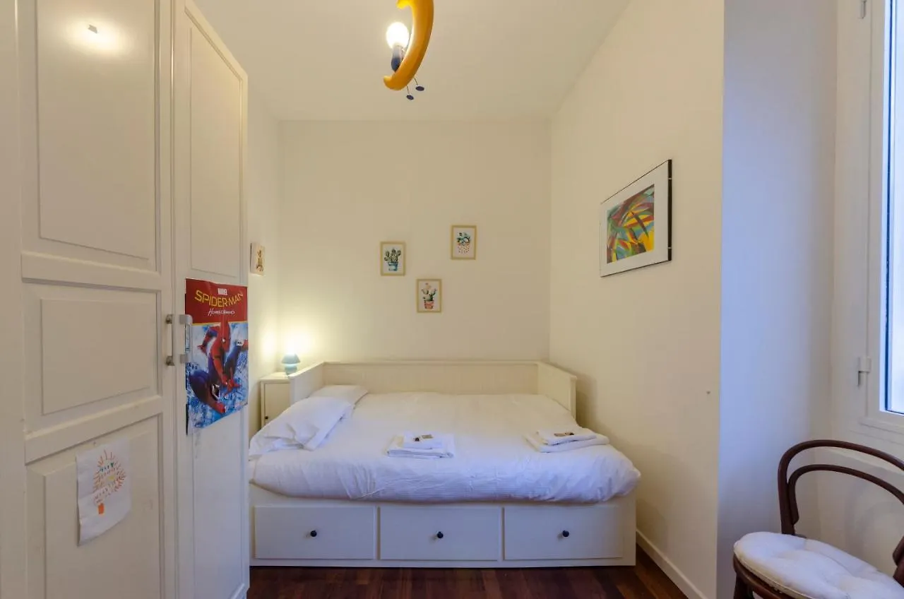 Joivy Colorful Apt For 6, 5 Mins From Piazza Corvetto Apartment Genoa Italy