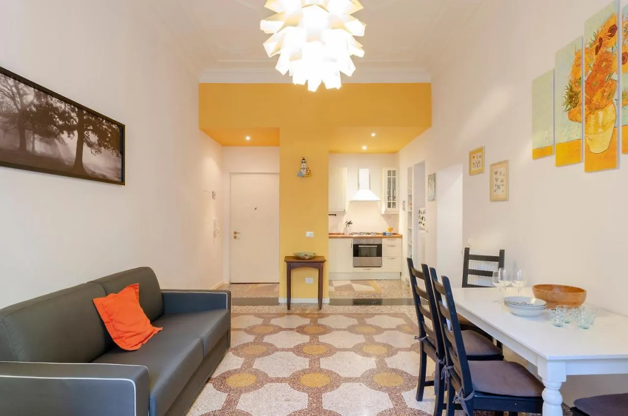 Joivy Colorful Apt For 6, 5 Mins From Piazza Corvetto Apartment Genoa