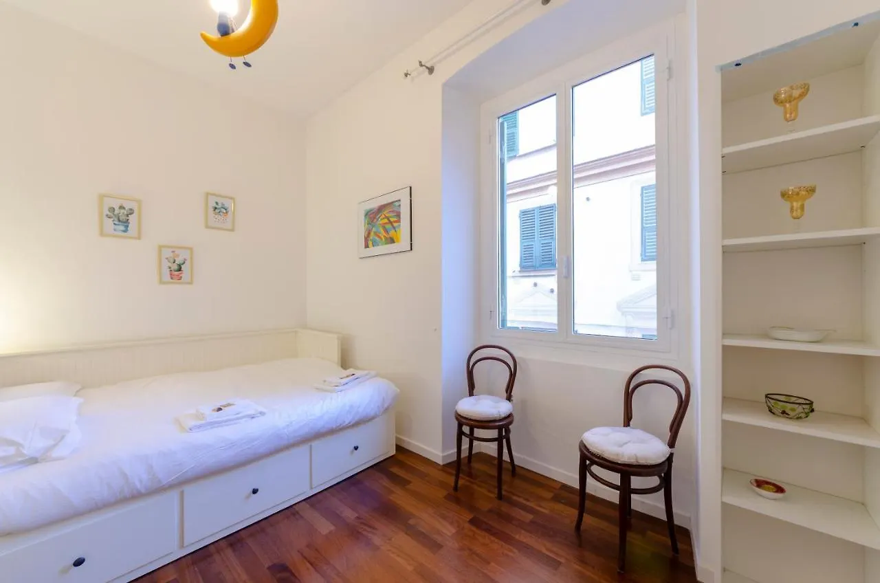 Joivy Colorful Apt For 6, 5 Mins From Piazza Corvetto Apartment Genoa Italy