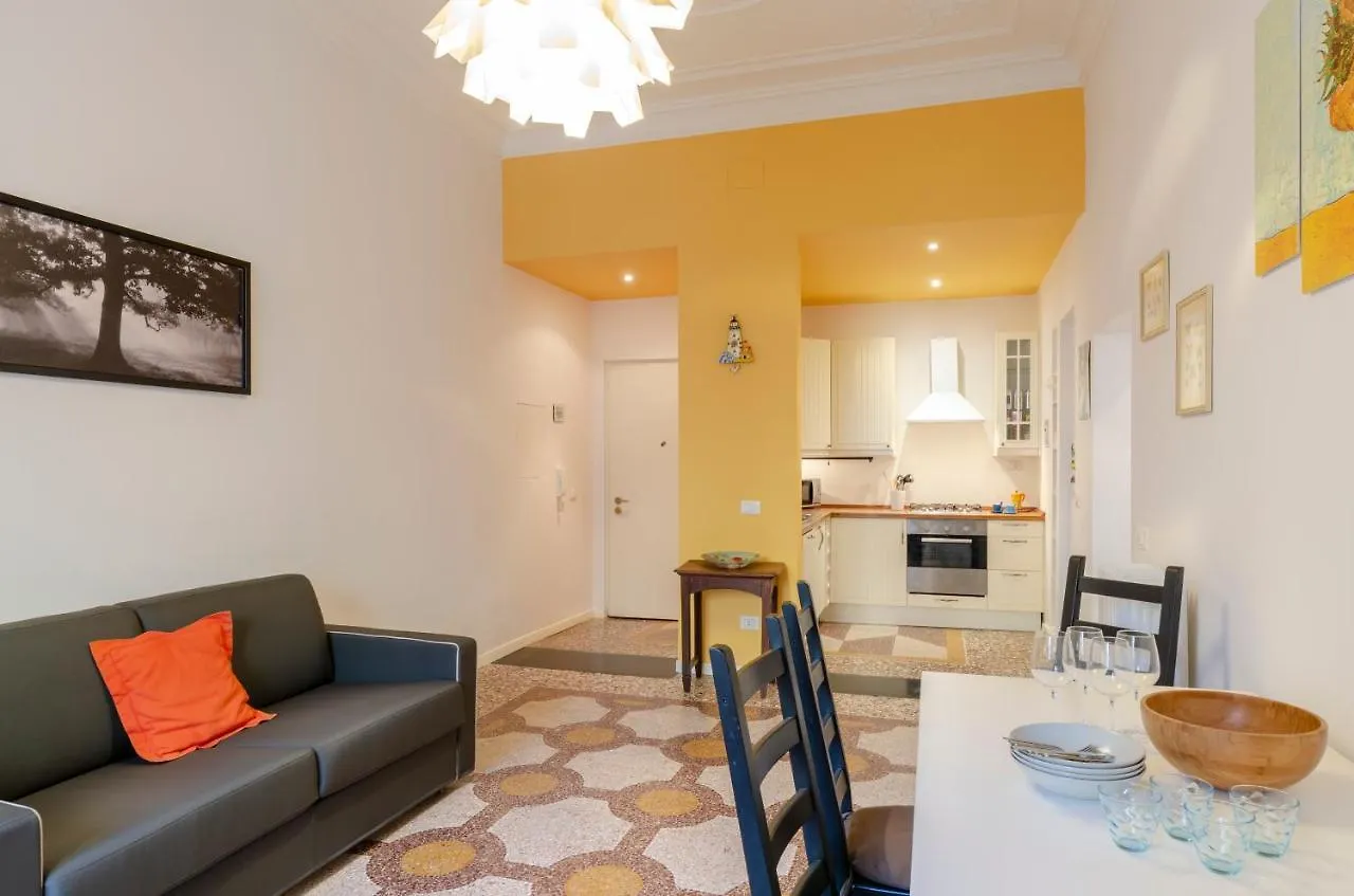 Joivy Colorful Apt For 6, 5 Mins From Piazza Corvetto Apartment Genoa